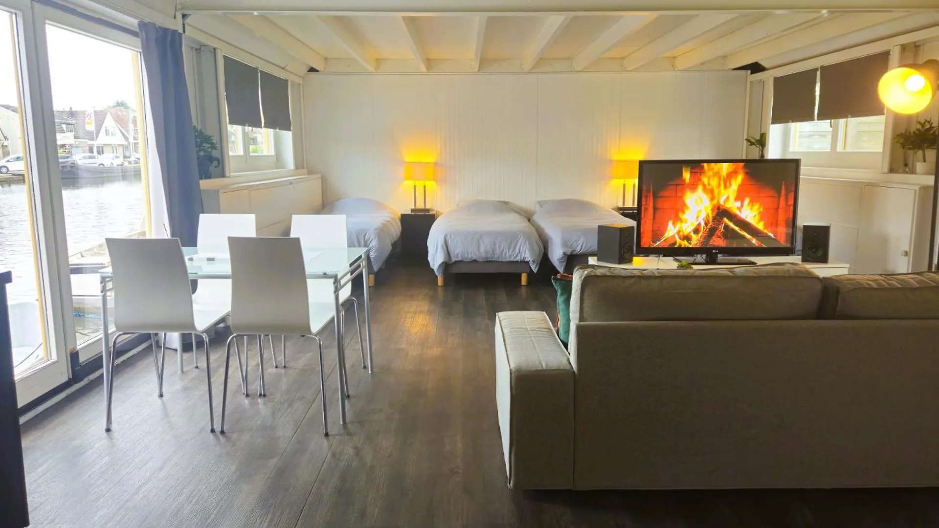 Bed and breakfast Boathouse Amsterdam With Bikes 0*,  Pays-Bas